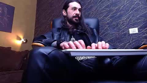 Snapshot of axelcolton chatting on January 19, 10:30 am AxelColton online show from January 19, 10:30 am