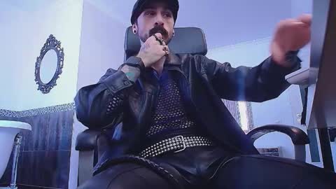 Snapshot of axelcolton chatting on February 4, 11:49 am AxelColton online show from February 4, 11:49 am