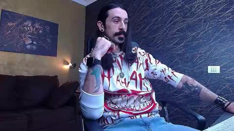 Snapshot of axelcolton chatting on February 8, 11:35 am AxelColton online show from February 8, 11:35 am