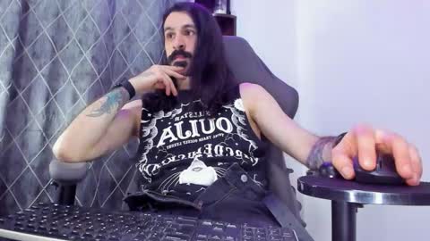 Snapshot of axelcolton chatting on February 17, 6:25 pm AxelColton online show from February 17, 6:25 pm