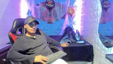 Snapshot of axell_cross2 chatting on November 2, 6:38 am Axell Cross2 online show from November 2, 6:38 am