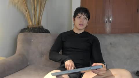 Axel Raven online show from December 18, 1:50 pm