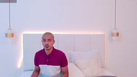 Axel online show from May 17, 3:19 pm