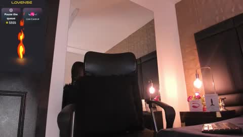 Axel Thompsom online show from October 3, 11:51 am