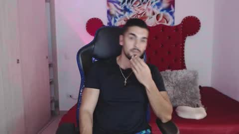 Snapshot of axelwinters_ chatting on February 2, 11:47 pm Axel online show from February 2, 11:47 pm