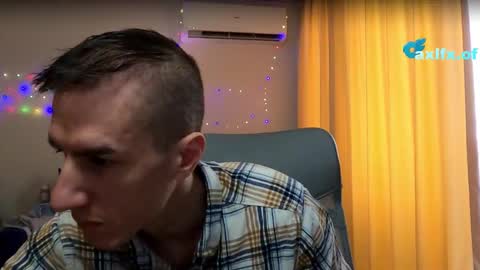 Axl online show from March 9, 5:11 am