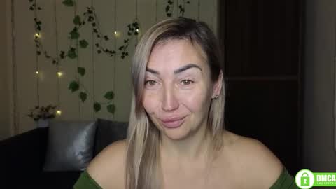 Jully online show from December 16, 6:35 pm