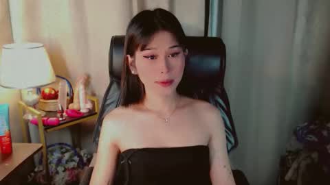 AYAHOSHILOVESYOU online show from May 18, 7:09 pm
