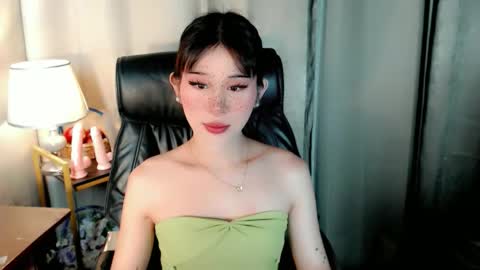AYAHOSHILOVESYOU online show from May 28, 7:00 pm