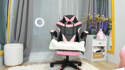 SundyRose online show from January 9, 8:21 pm