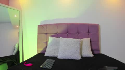 ayira_caramel online show from March 5, 12:12 pm