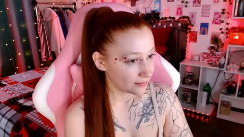 Ayla hill online show from November 30, 8:35 pm