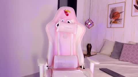 Ayleen online show from October 4, 1:20 pm