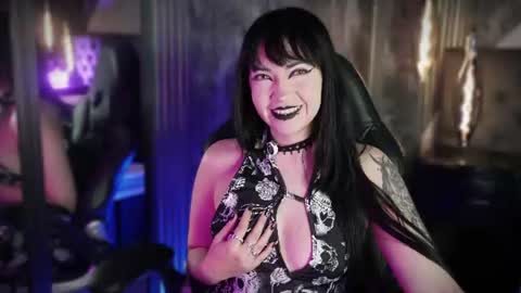 Snapshot of aylen_darkmoor chatting on June 18, 6:45 pm Aylen online show from June 18, 6:45 pm