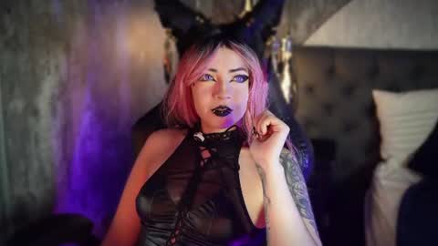 Snapshot of aylen_darkmoor chatting on June 24, 6:40 pm Aylen online show from June 24, 6:40 pm