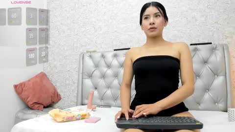 Snapshot of aylin_parker16 chatting on March 12, 11:27 am Aylin online show from March 12, 11:27 am