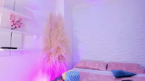 aylinlove_ online show from June 30, 11:22 am