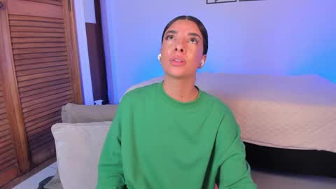 Snapshot of aylinnzambrano_ chatting on October 5, 10:13 am Aylin online show from October 5, 10:13 am
