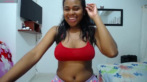 Snapshot of aynaraross1 chatting on December 11, 5:10 am aynaraross1 online show from December 11, 5:10 am