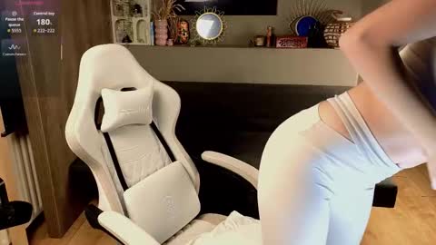 Snapshot of ayreenmoore chatting on September 18, 7:16 pm Ayreen Moore online show from September 18, 7:16 pm