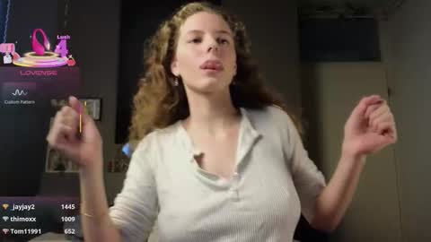 Snapshot of ayreenmoore chatting on December 17, 2:45 pm Ayreen Moore online show from December 17, 2:45 pm