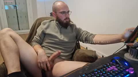 Snapshot of azagal22 chatting on December 10, 9:11 pm justin online show from December 10, 9:11 pm