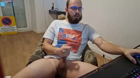 Snapshot of azagal22 chatting on January 1, 8:02 am justin online show from January 1, 8:02 am