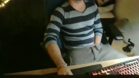 Snapshot of azdert2100 chatting on February 11, 5:29 pm azdert online show from February 11, 5:29 pm