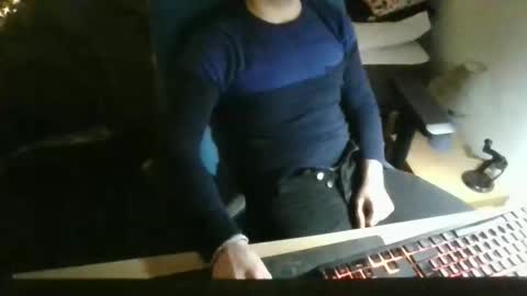 Snapshot of azdert2100 chatting on February 13, 2:24 pm azdert online show from February 13, 2:24 pm