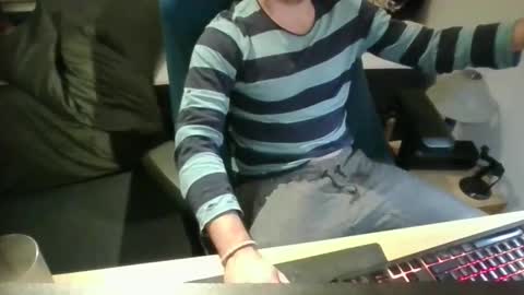 Snapshot of azdert2100 chatting on February 23, 8:17 pm azdert online show from February 23, 8:17 pm