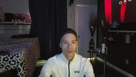 Snapshot of azell19 chatting on January 6, 8:07 pm azell19 online show from January 6, 8:07 pm