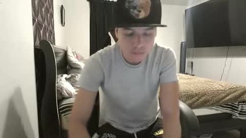 Snapshot of azell19 chatting on January 19, 1:09 am azell19 online show from January 19, 1:09 am
