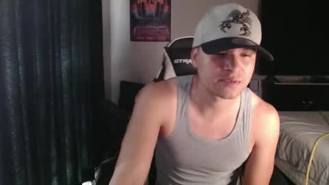 Snapshot of azell19 chatting on June 8, 8:20 pm azell19 online show from June 8, 8:20 pm