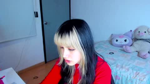 Azu Moure online show from December 4, 7:17 am