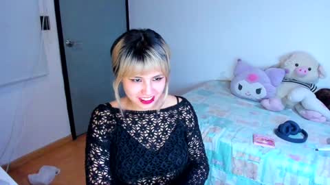 Azu Moure online show from December 11, 6:47 am