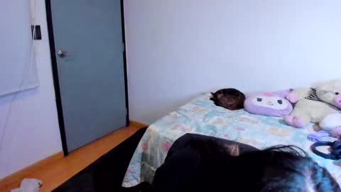 Azu Moure online show from December 13, 2:10 am