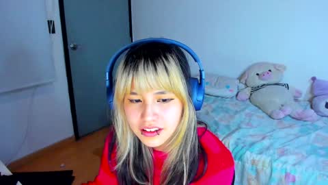 Azu Moure online show from December 24, 4:22 am