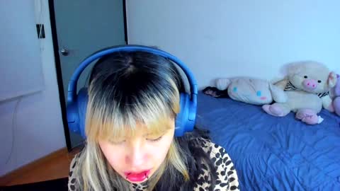 Azu Moure online show from January 4, 9:43 am