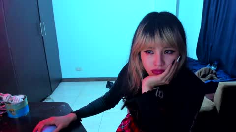 Azu Moure online show from January 6, 1:31 am