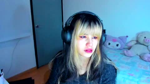 Azu Moure online show from January 13, 5:44 am