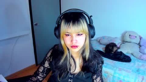 Azu Moure online show from January 14, 8:52 am