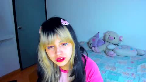 Azu Moure online show from January 18, 2:25 am