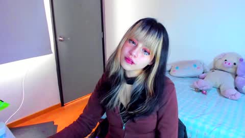 Azu Moure online show from January 18, 3:59 pm