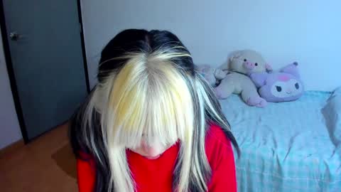 Azu Moure online show from January 30, 8:01 am