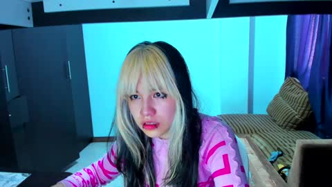 Azu Moure online show from February 2, 2:24 pm