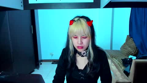 Azu Moure online show from February 15, 8:22 am