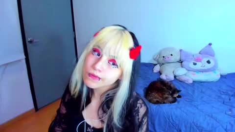 Azu Moure online show from February 18, 10:38 am