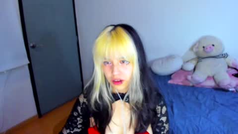 Azu Moure online show from February 22, 6:39 am