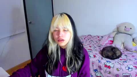 Azu Moure online show from March 9, 8:18 am