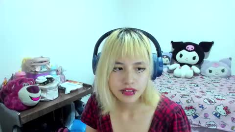 Azu Moure online show from September 12, 6:24 am